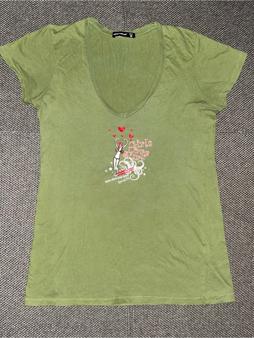 Vintage Y2K Girls Love Surf Olive Green V Neck T Shirt Medium